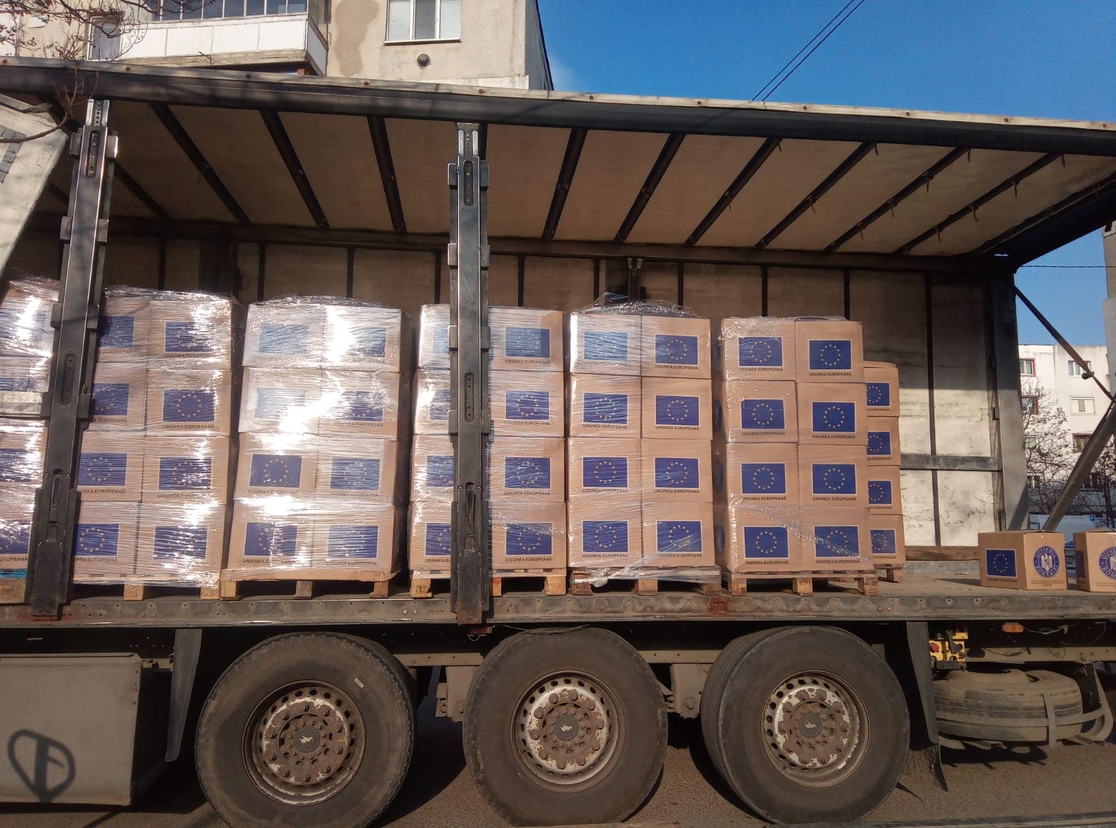Distribuire  pachete cu alimente acordate prin Programul Operaţional Ajutorarea Persoanelor Defavorizate (POAD)